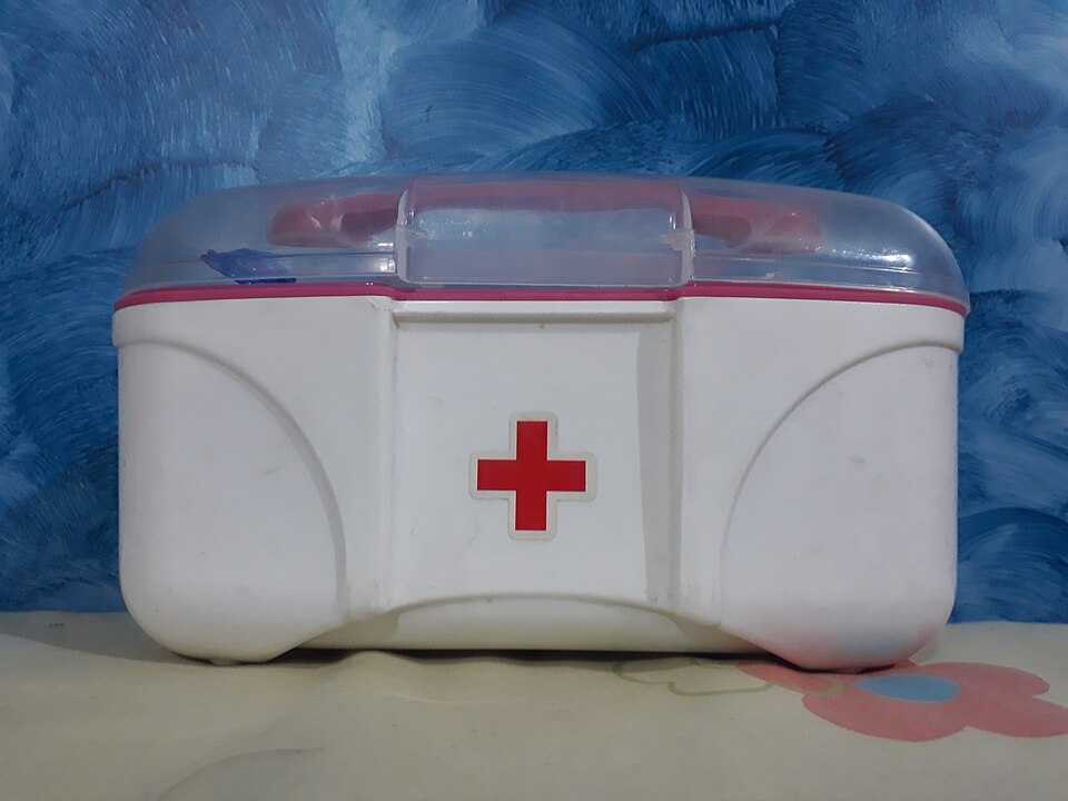 File:A first aid box.jpg