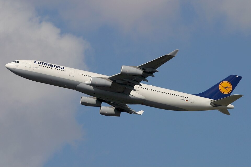 File:Airbus A340-313X, Lufthansa AN0539348.jpg