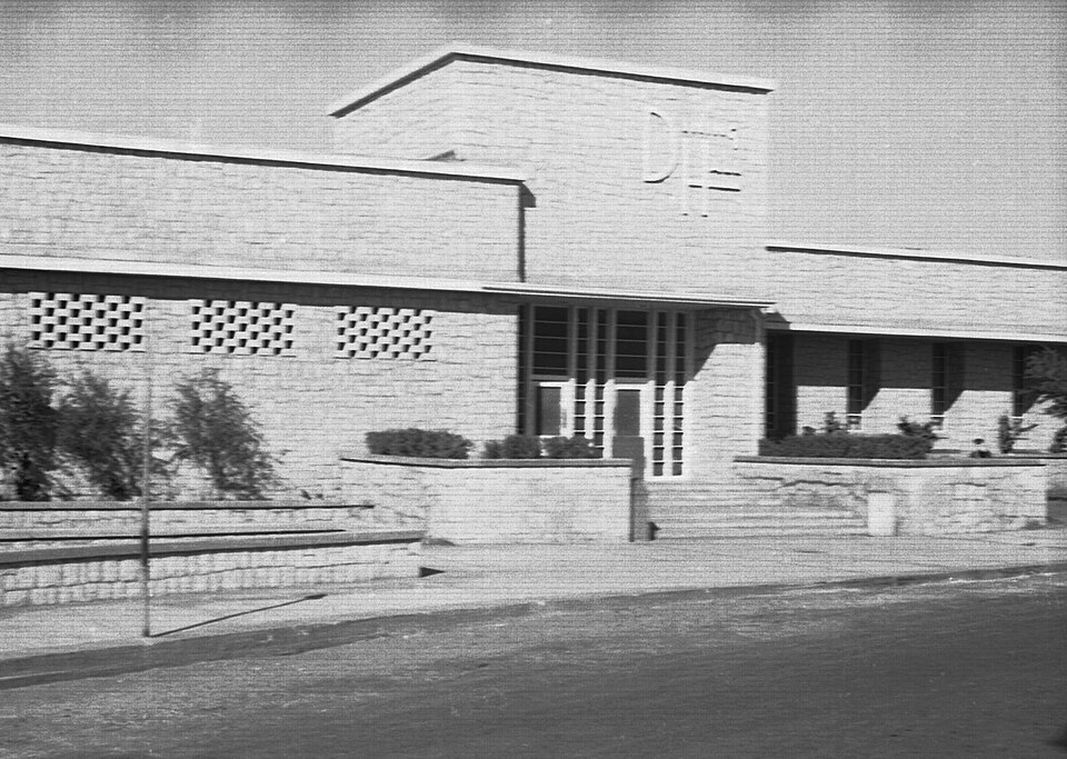 File:Aramco compound in Saudi Arabia 1954.jpg