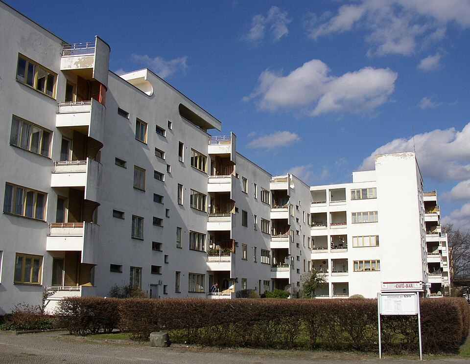 File:Berlin GS Siemensstadt Panzerkreuzer.jpg