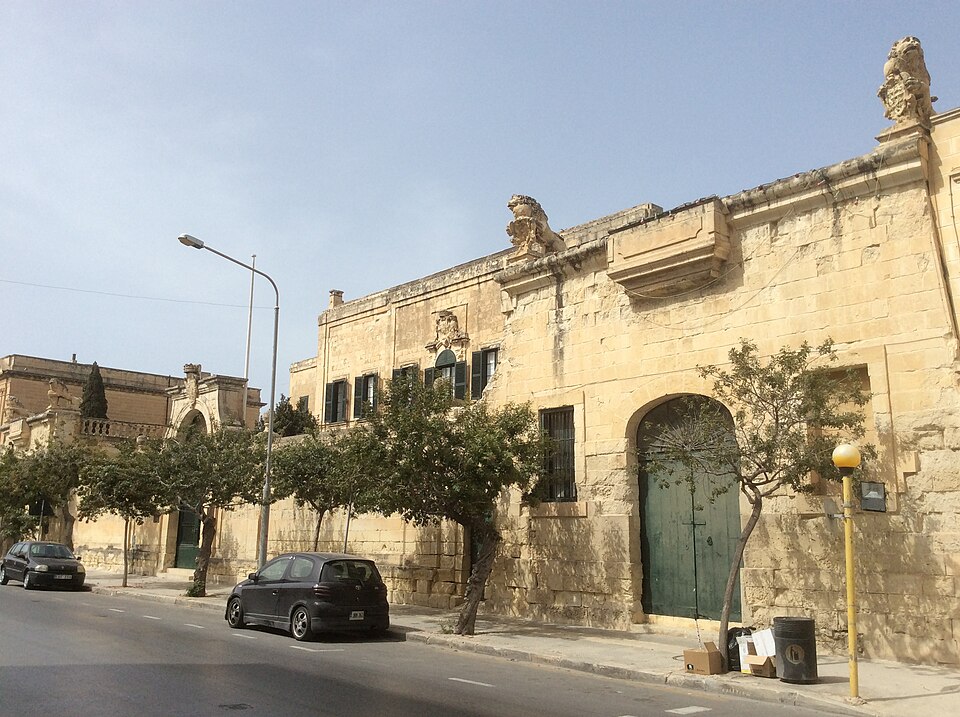 File:Palazzo Manoel.jpeg