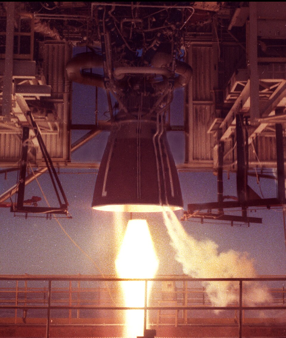 File:RS-68 Rocket Engine.jpg