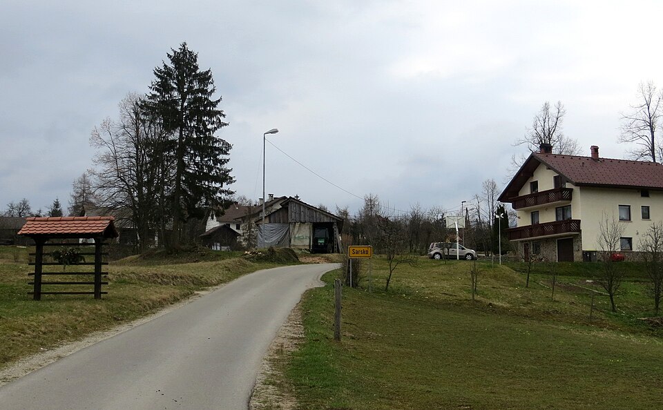 File:Sarsko Slovenia.JPG