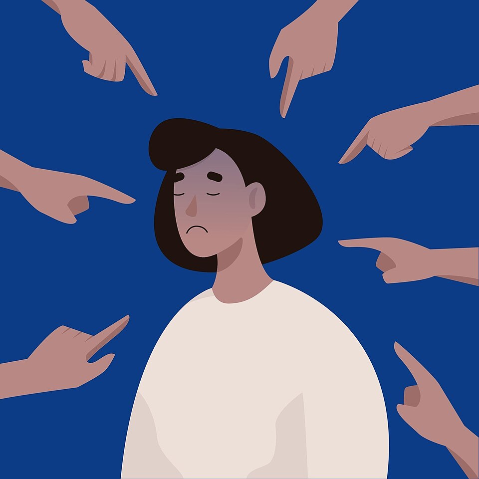 File:2828320-intimidation-ou-humiliation-au-travail-jeune-femme-contrarieuse-victime-de-harcelement-doigts-pointant-vers-une-femme-illustrationle-dans-un-style-plat-vectoriel.jpg