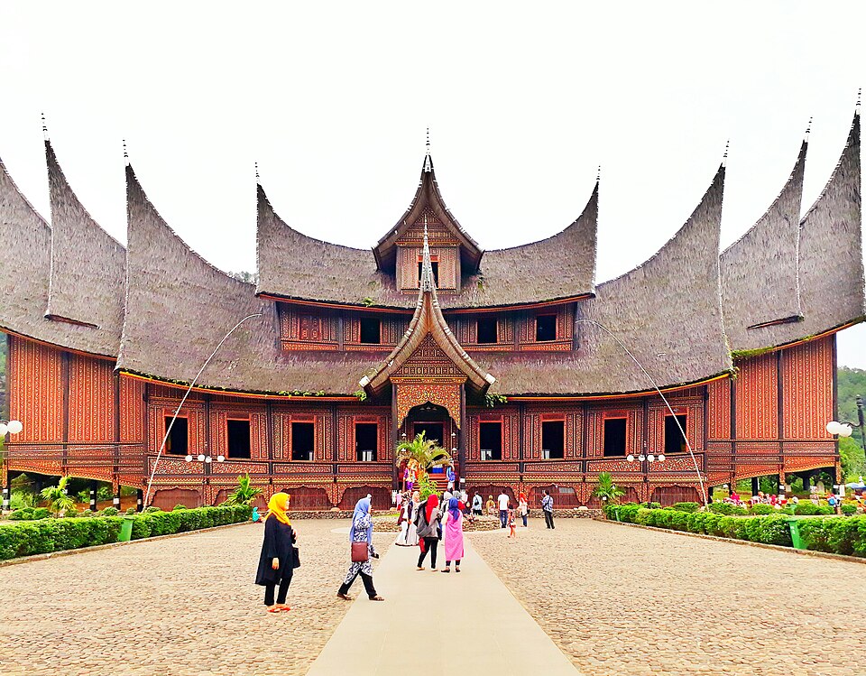 File:Front of house custom.jpg