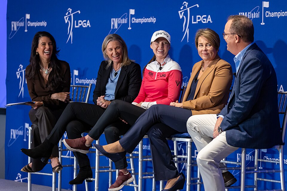 File:Governor-healey-celebrates-return-of-womens-professional-golf-to-new-england-with-lpga 53305101733 o.jpg
