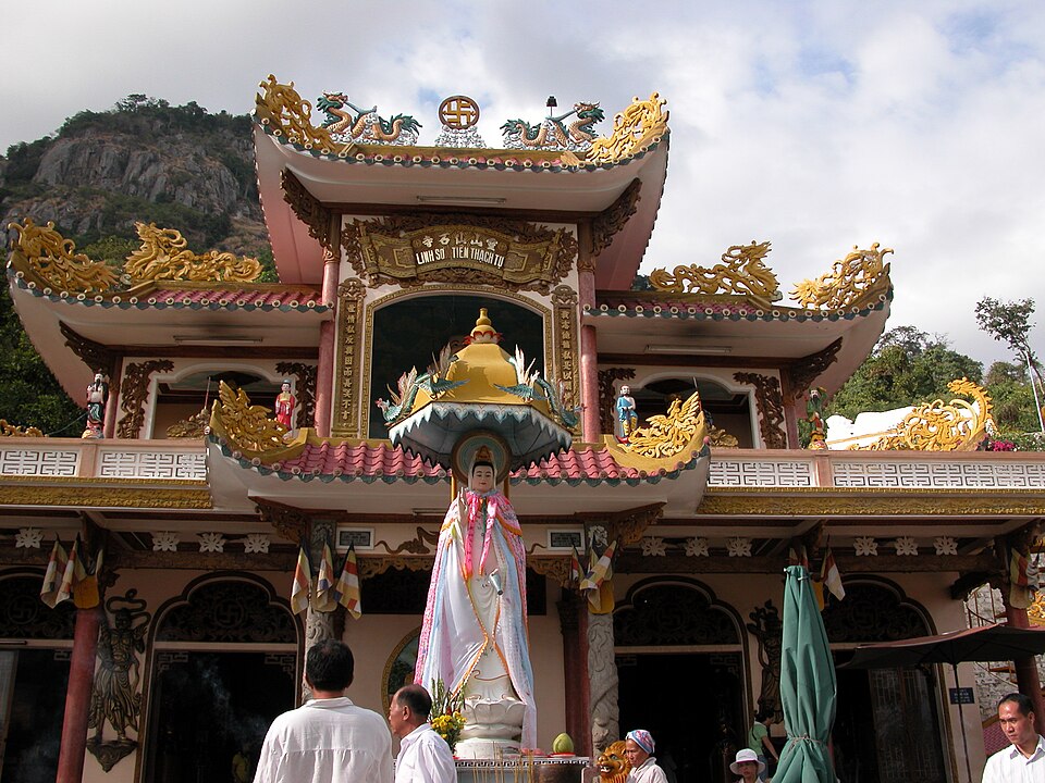 File:Linh Sơn Thiên Thạch tự.JPG
