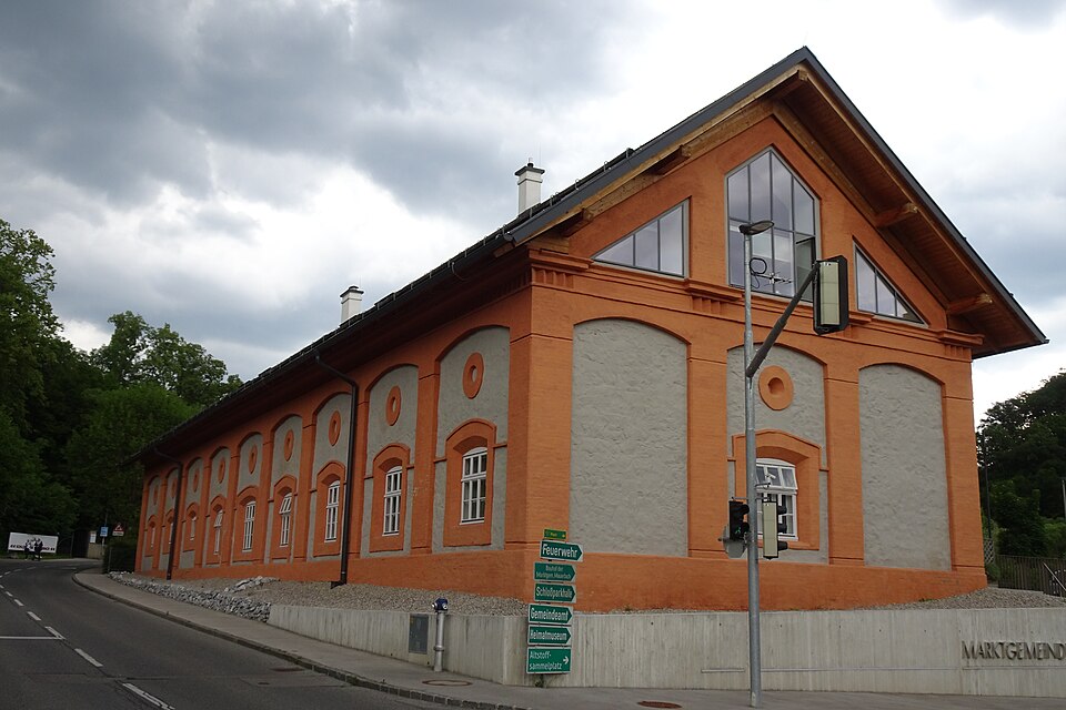 File:Mauerbach Reithalle1.jpg