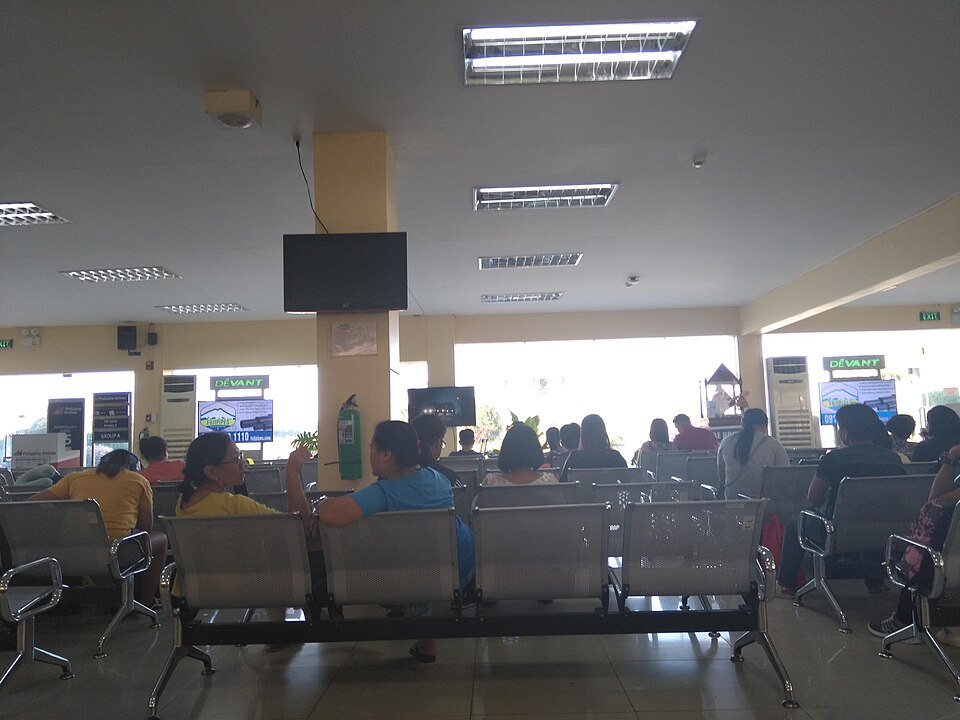 File:Roxas Airport - Interior.jpg