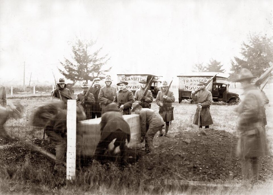 File:Wesley Everest burial Centralia Washington 1919.jpg