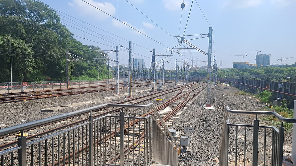 File:Aarey Metro Stationː Post station tracks.jpg