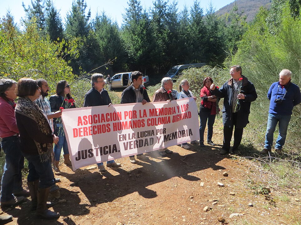 File:Fosas en Colonia Dignidad 01.JPG
