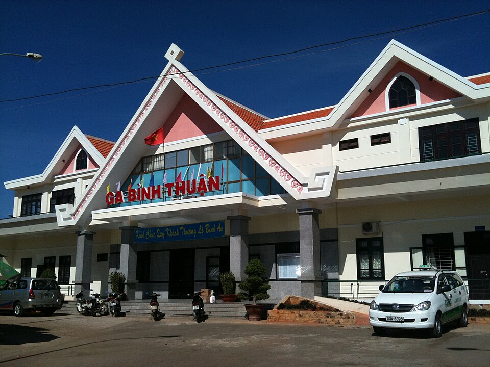File:Ga Binh Thuan Front 02.JPG