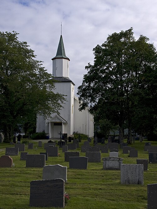 File:Gravvik Church.jpg