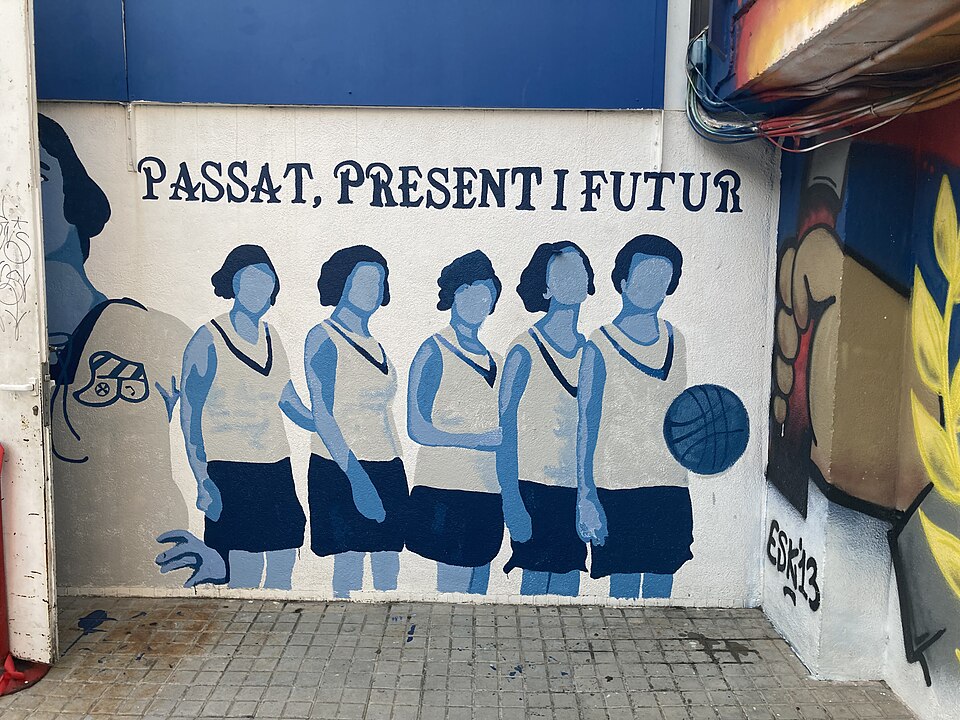 File:Mural dones bàsquet CE Europa.jpg