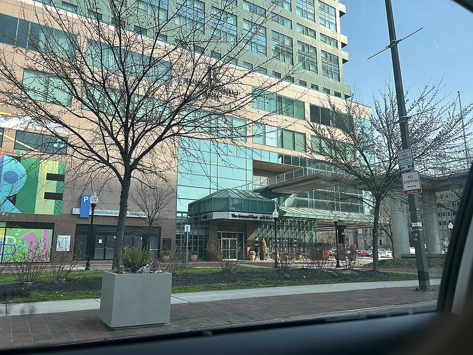 File:RenaissanceBaltimoreHarborplaceHotel.jpg