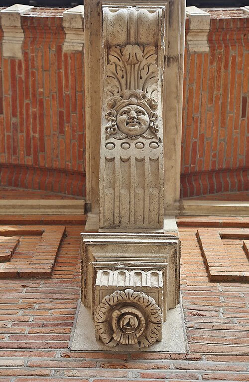 File:Toulouse - console de l'hôtel d'Assézat.jpg