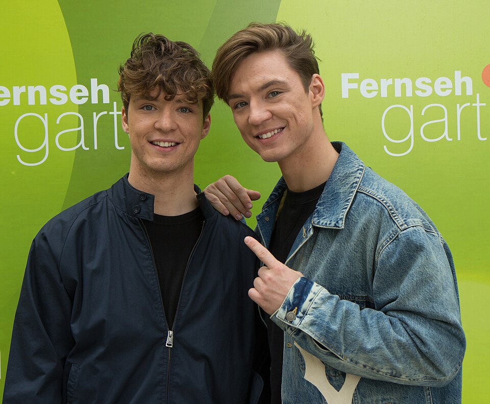 File:2018-09-02 ZDF Fernsehgarten Die Lochis-8083.jpg