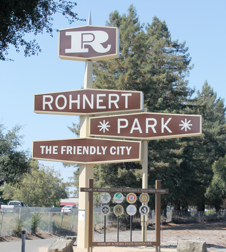 File:RohnertParkTFCSign 12399.png