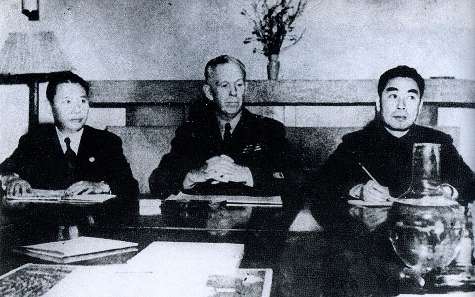 File:Three people for peace.jpg