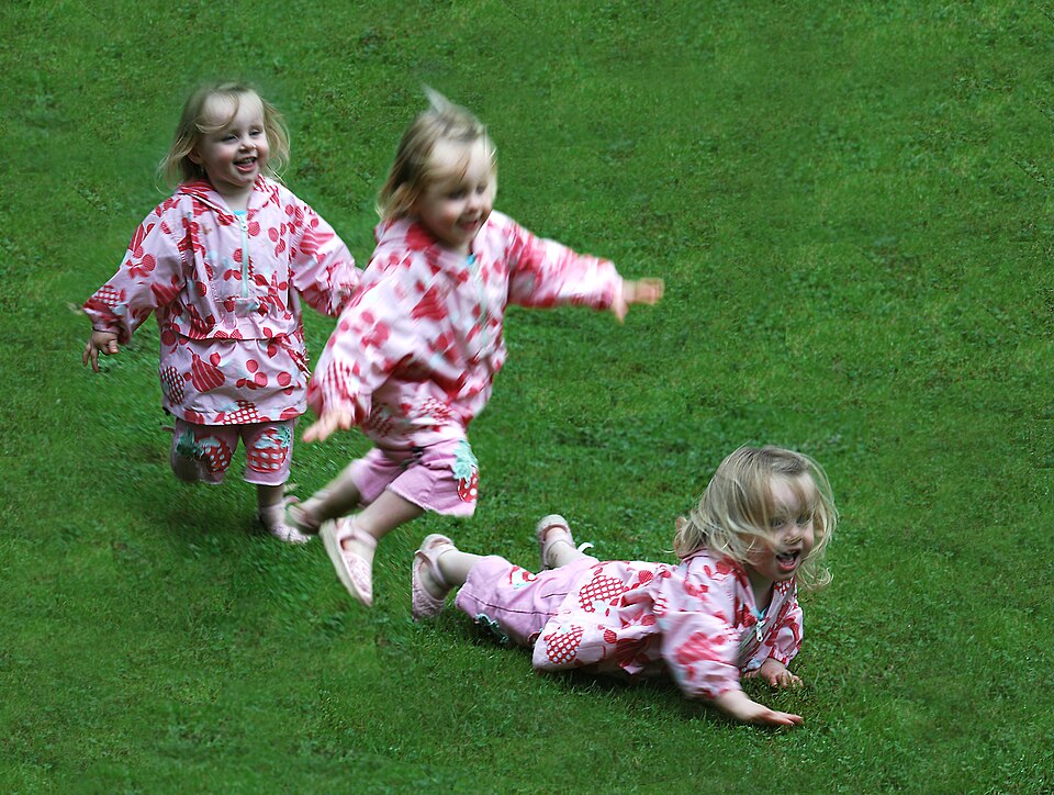 File:Toddler running and falling.jpg