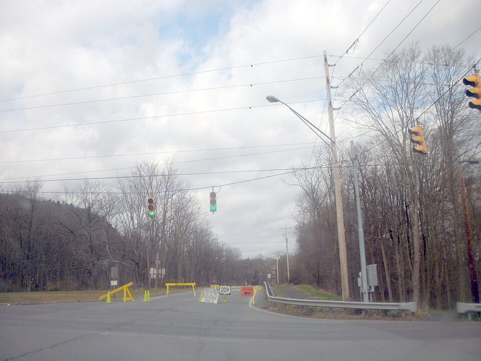 File:US 209 closed.jpg