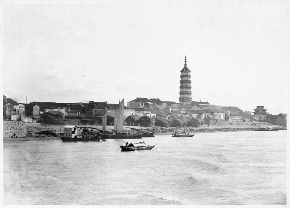 File:亜細亜大観 03 022 "安慶 （楊子江岸）".jpg