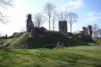 photo of the ruins of Montfort-sur-Risle in 2019