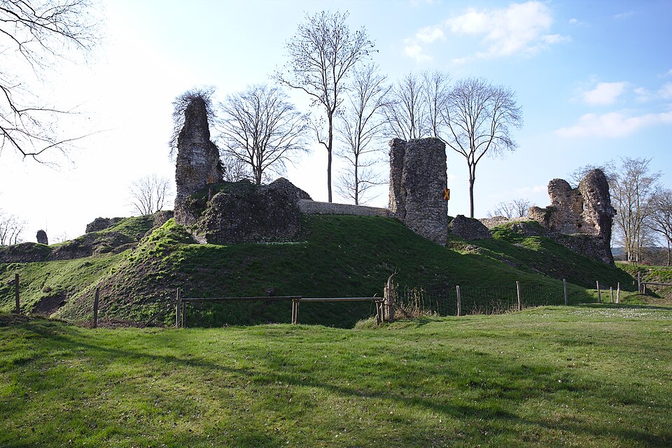File:Château de Montfort-sur-Risle 7.jpg