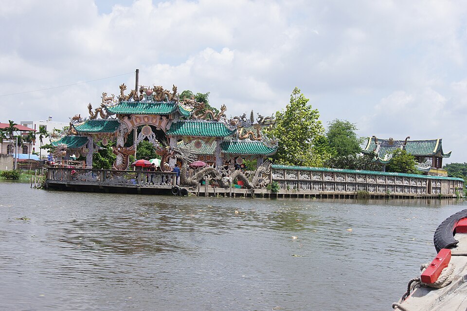 File:Quang cảnh Miếu Nổi.JPG