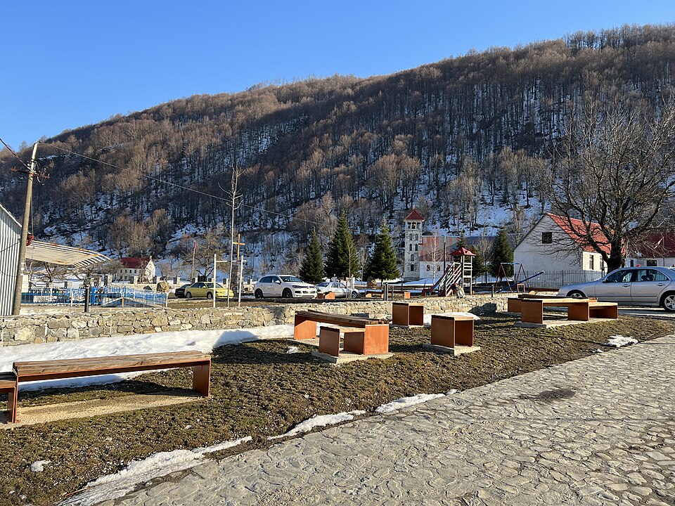 File:Vërmoshi i Alpeve.jpg