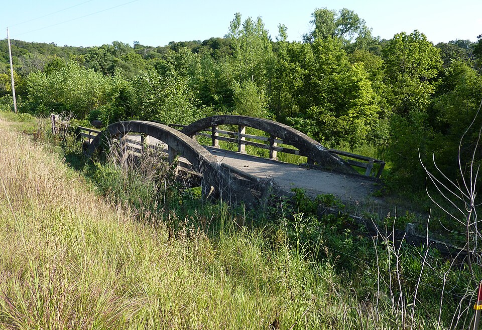 File:2009-0805-MN-MarshConcreteRainbow.jpg