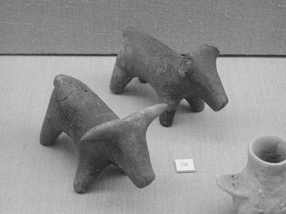 File:EarlyCycladicFigurines06643.jpg