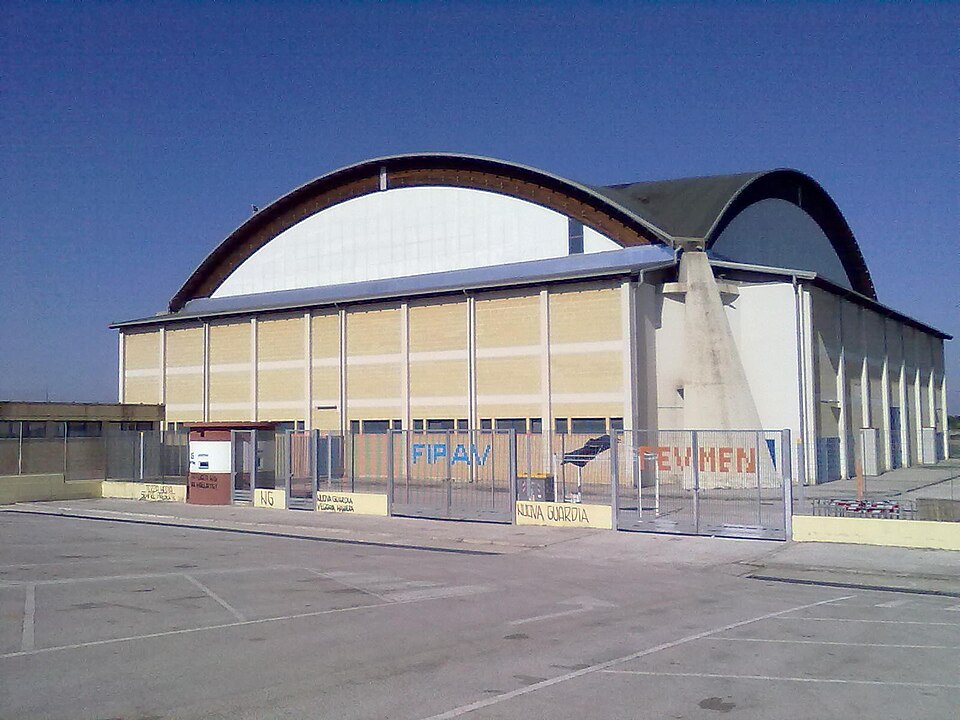 File:Gioia del Colle - PalaCapurso.jpg