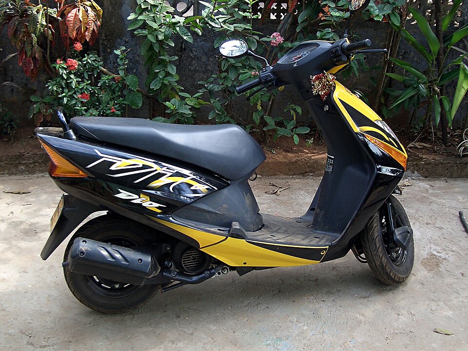 File:Honda Dio 102cc India.JPG