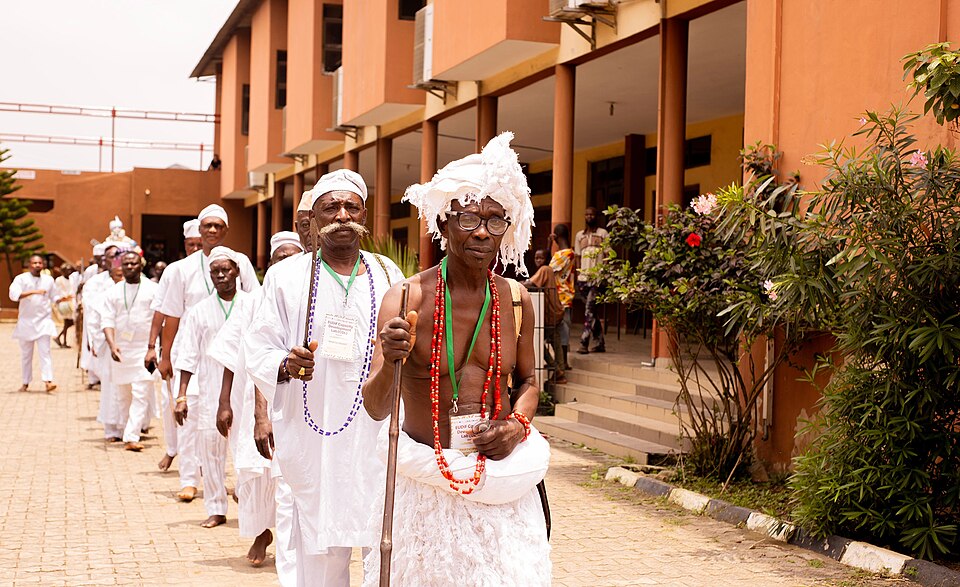 File:Isese procession.jpg