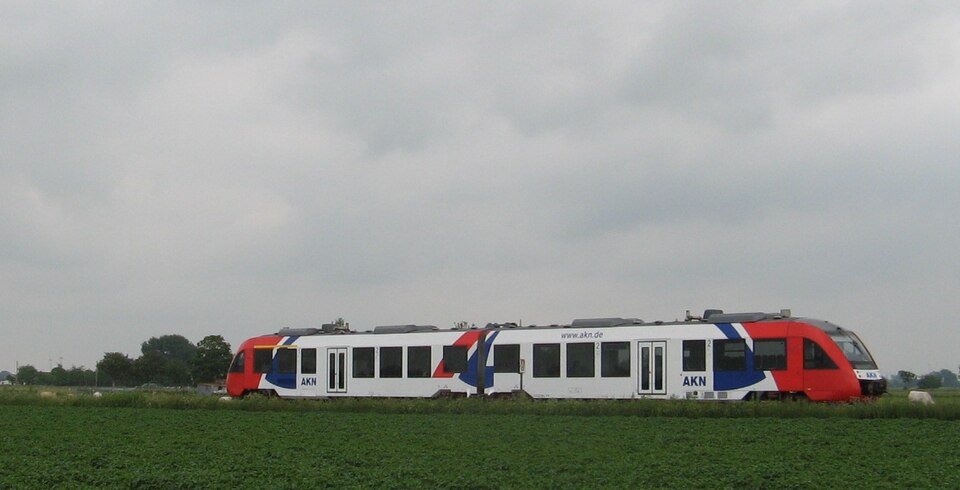 File:Jarrenwisch shb-zug.jpg