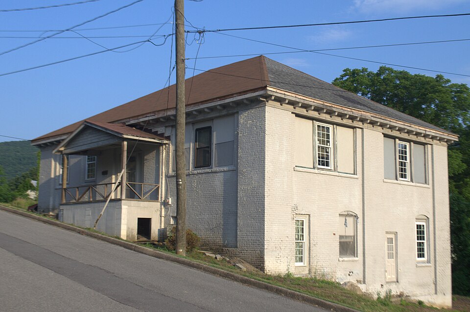 File:Jefferson School (Clifton Forge, Virginia).jpg