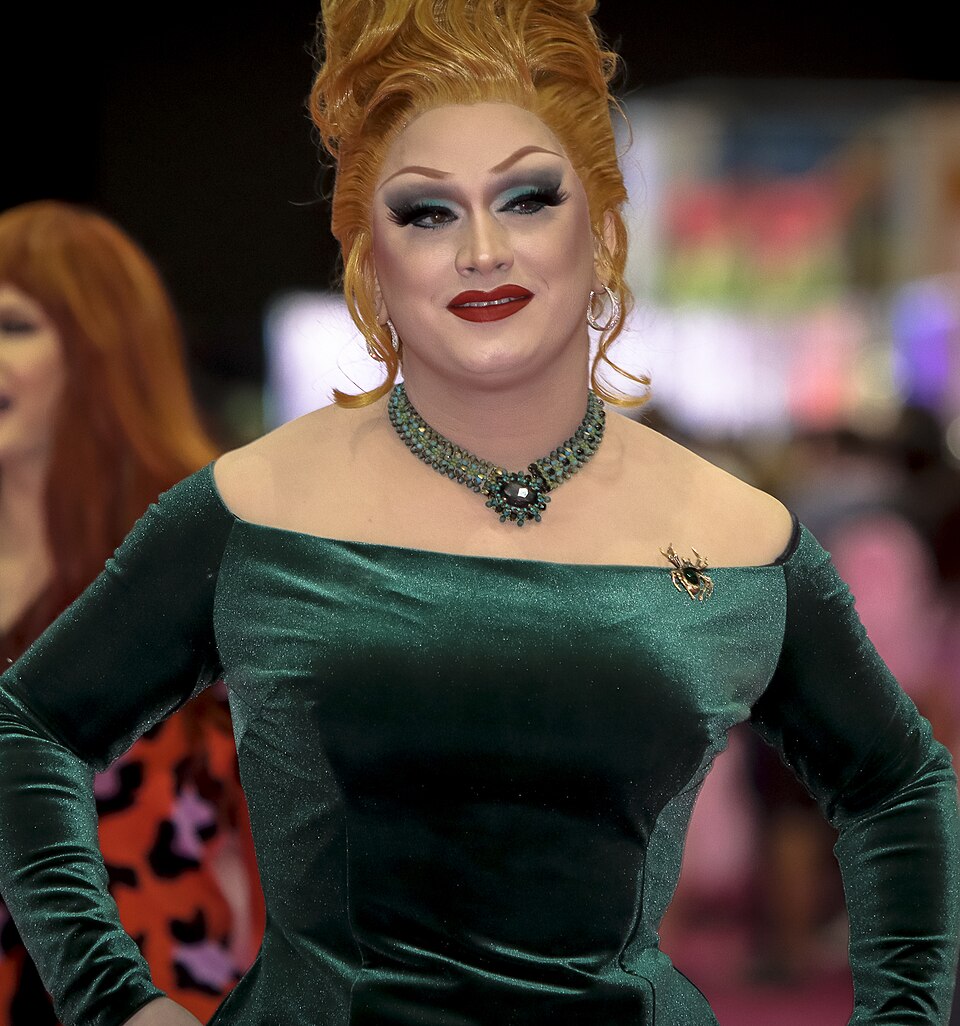 File:RuPaul DragCon 2022 (52072216847) (cropped).jpg