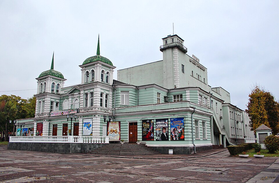 File:Кам"янський академічний музично-драматичний театр.jpg