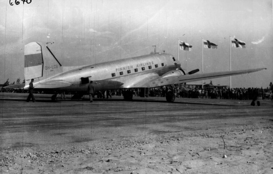 File:Aero DC-3 OH-LCB at EFOU 19530630.jpg