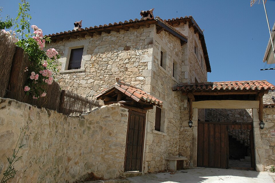 File:La quinta del chocolatero (Navatejares, Ávila).jpg