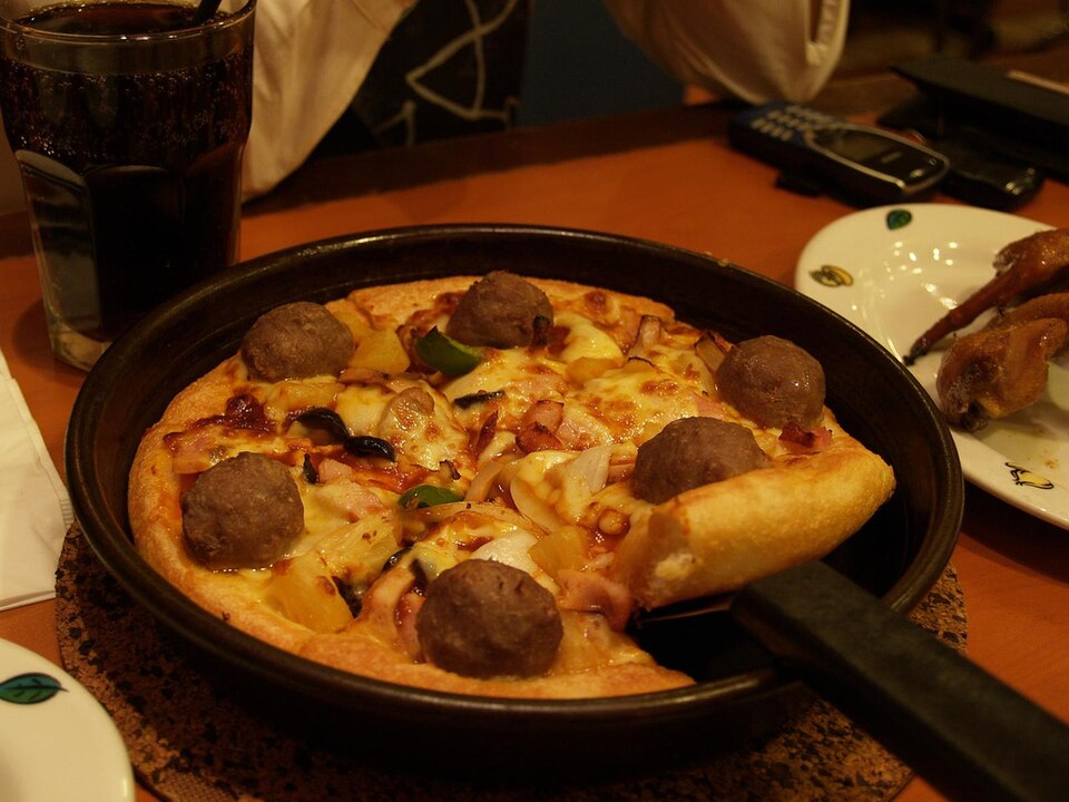 File:Pizza pan.jpg