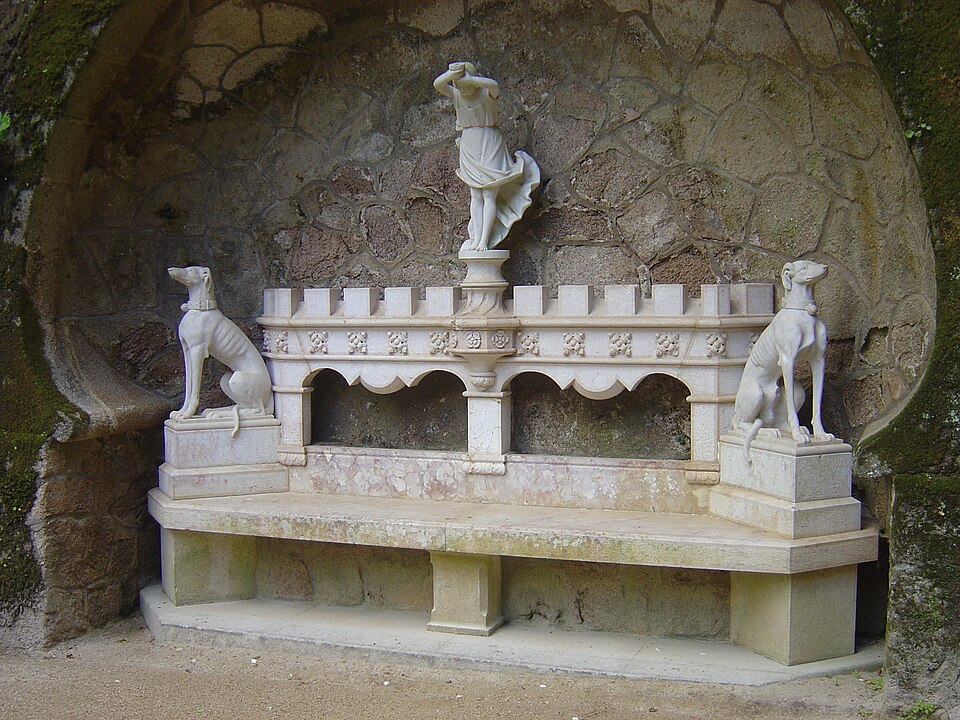 File:Regaleira bench 2.JPG