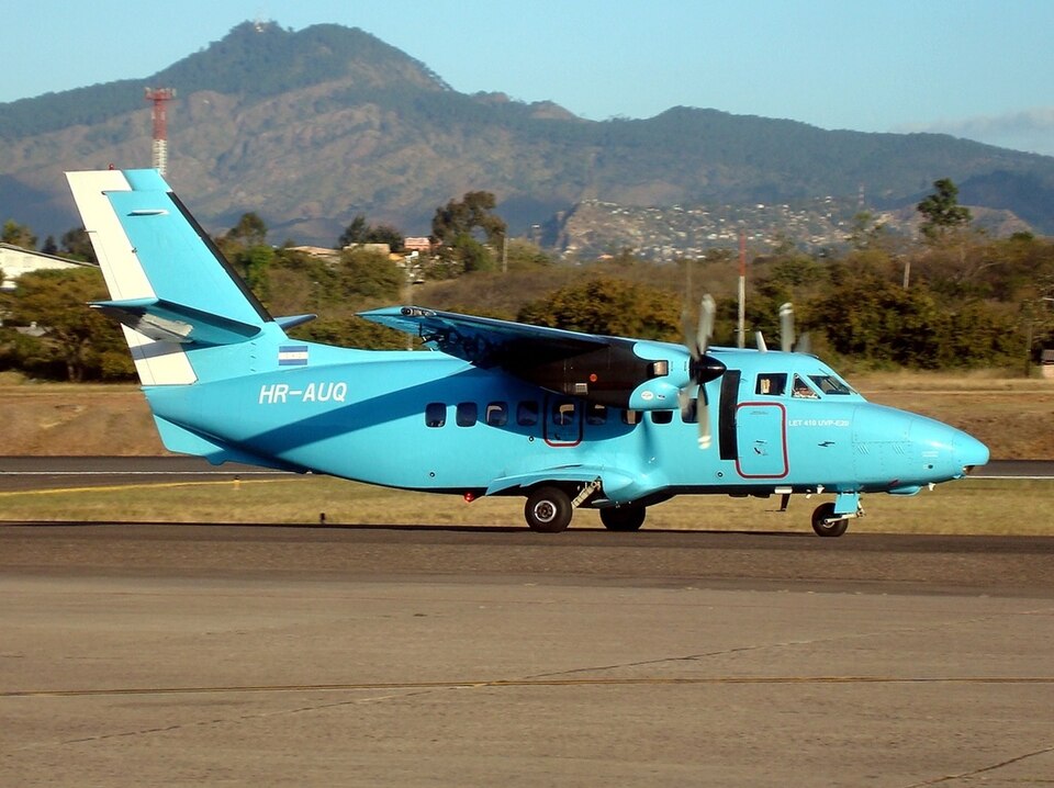 File:Central American Airways Let L-410 OJEV-1.jpg