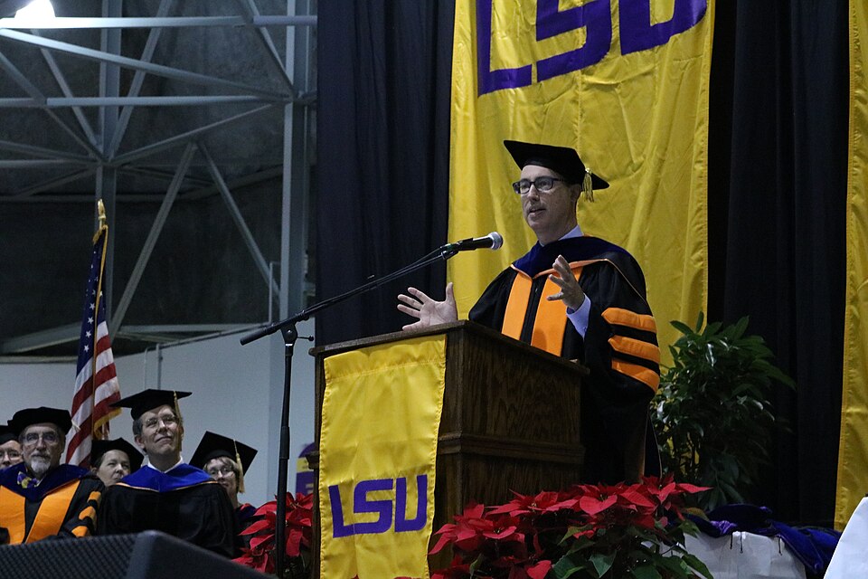 File:JonathanEarleCommencementAddressDecember2017.jpg