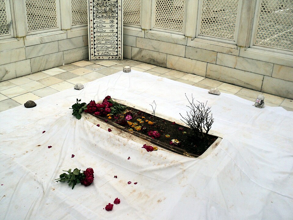 File:Tomb Aurangzeb.jpg