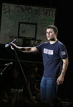 Dani Martín performing in 2006