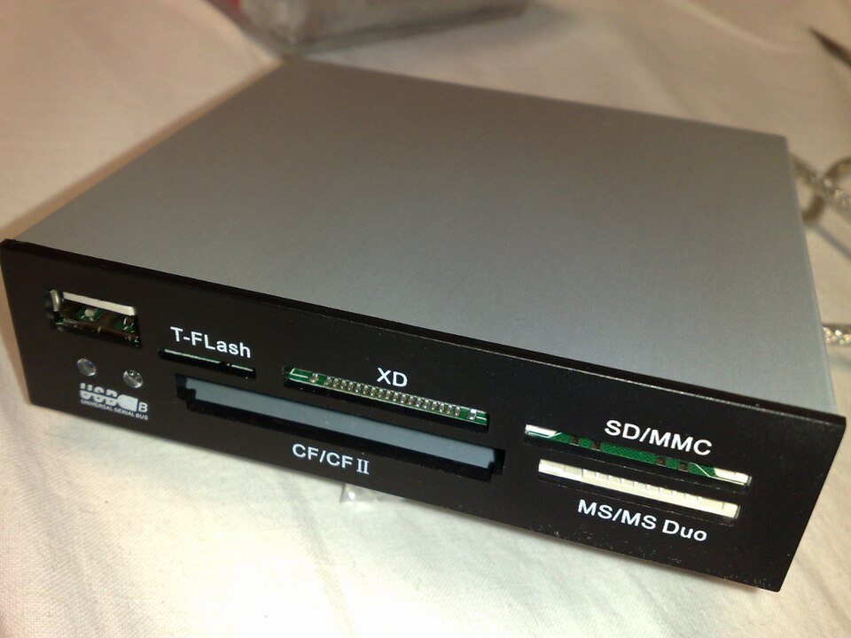 File:Internal memory card reader.jpg