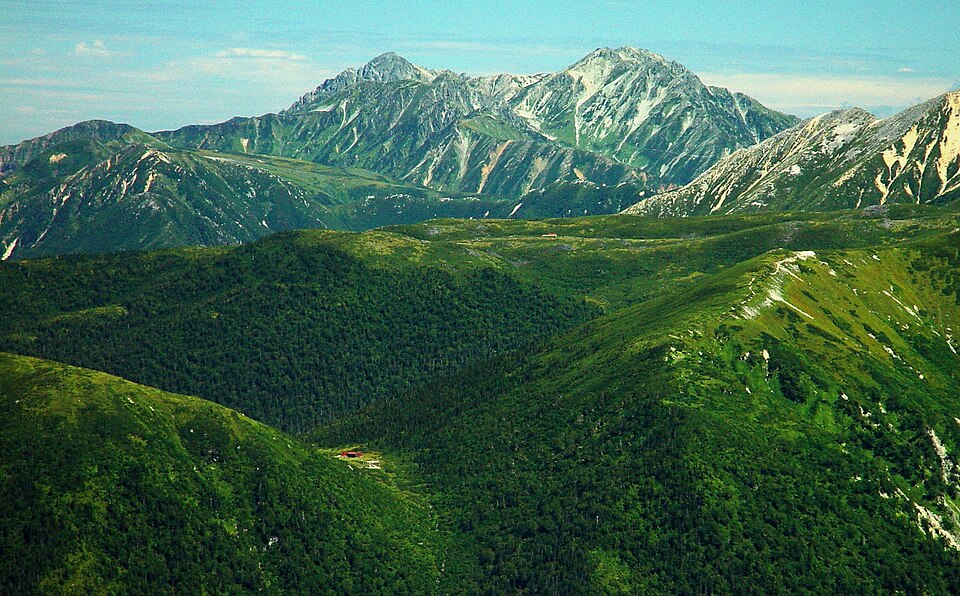 File:Kumonotaira from Nukedodake 2002-8-29.jpg